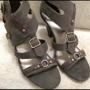 FIONI Equestrian looking sandals Size 9